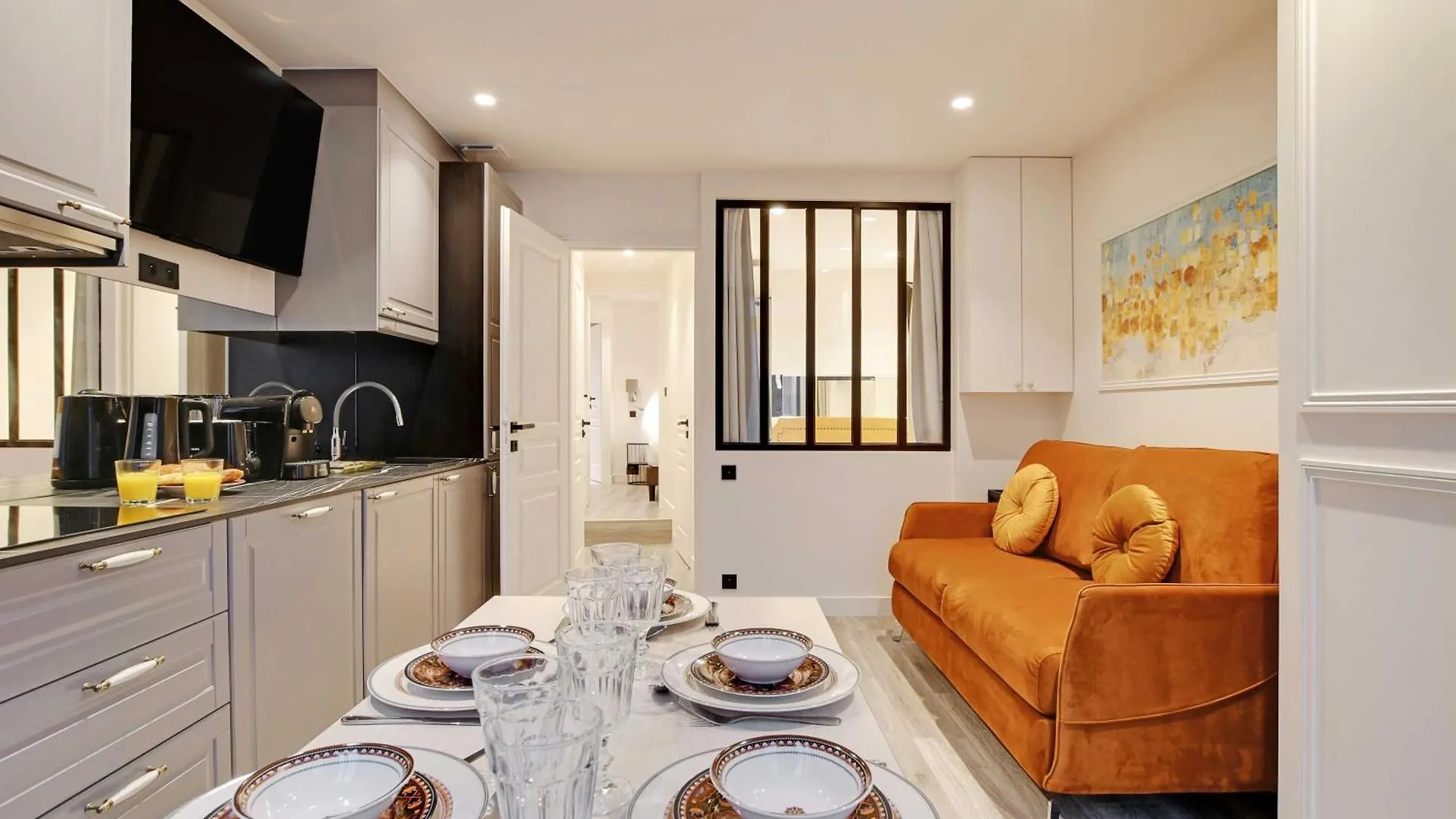 Modern - 2br-6p - Marais Paris