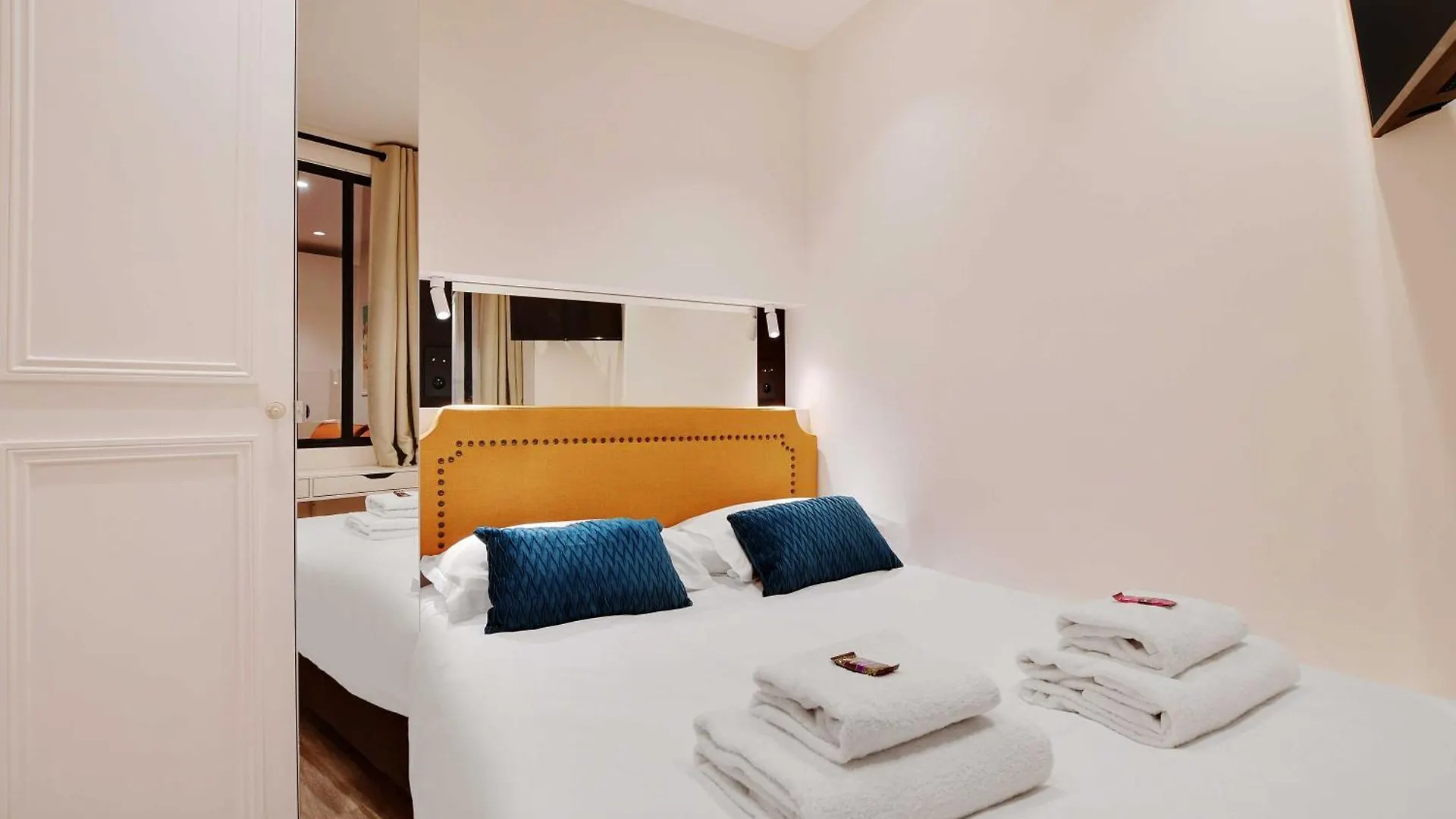 Modern - 2br-6p - Marais *