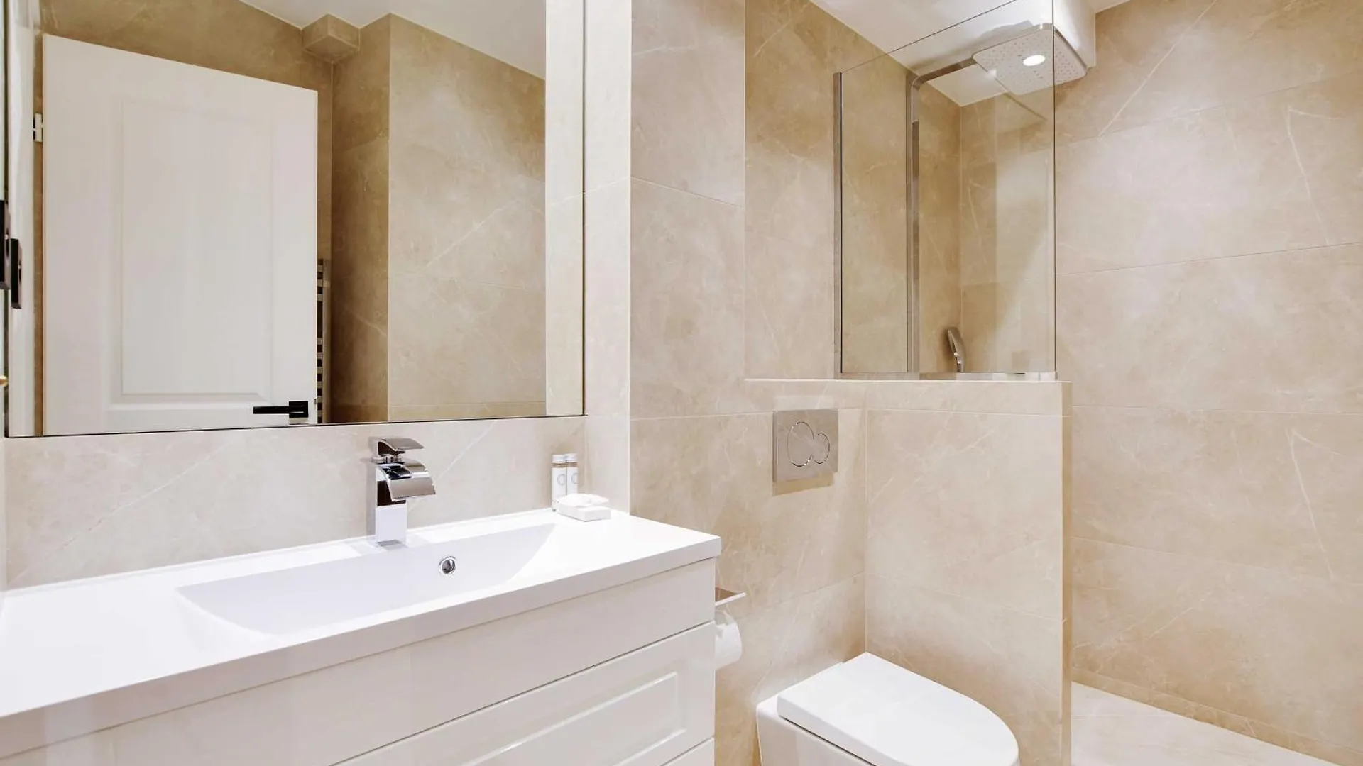 Modern - 2br-6p - Marais דירה *